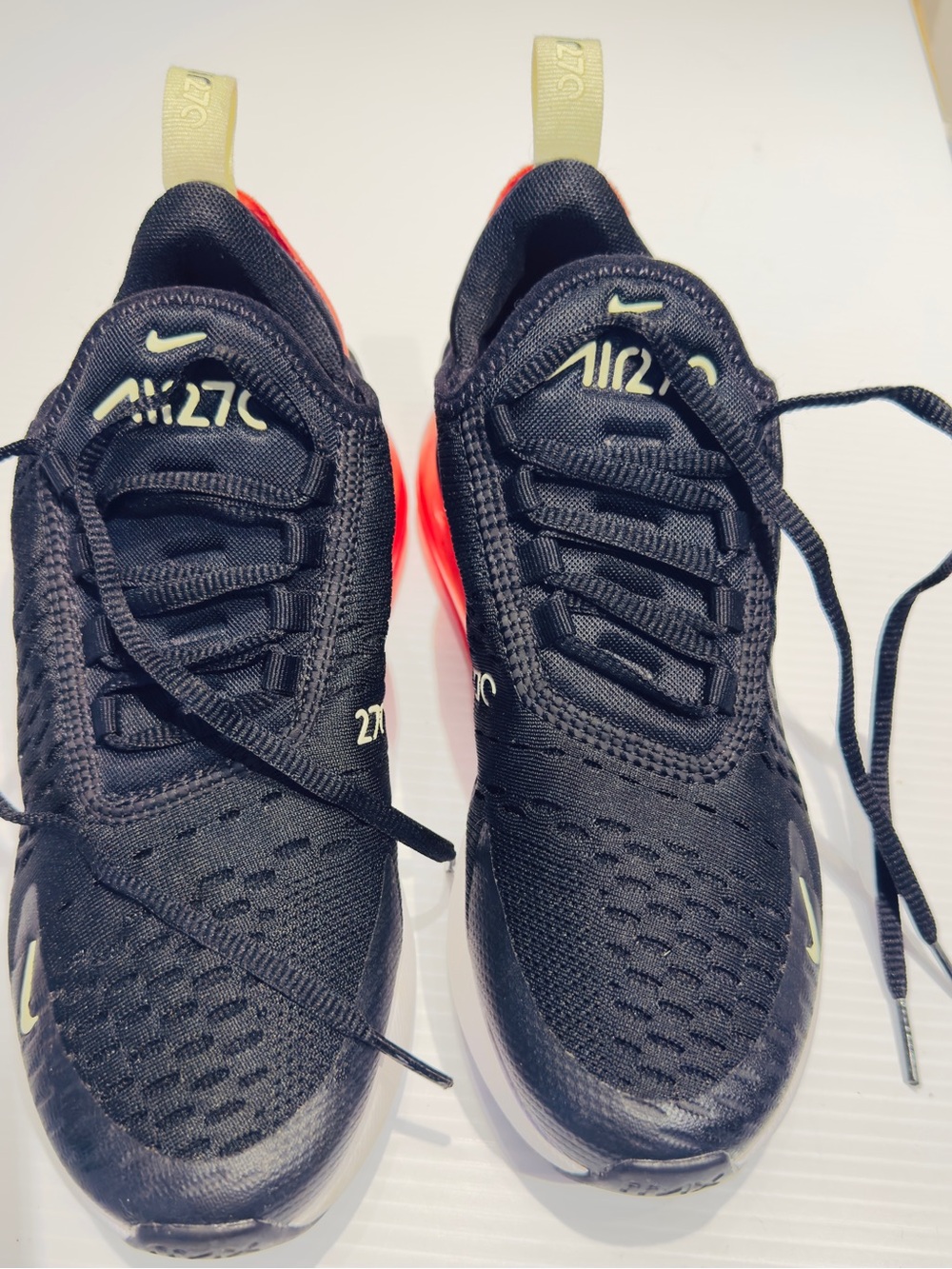 Nike Air Max 270 Black & Coral Sneakers – Size 6 – Worn Once
